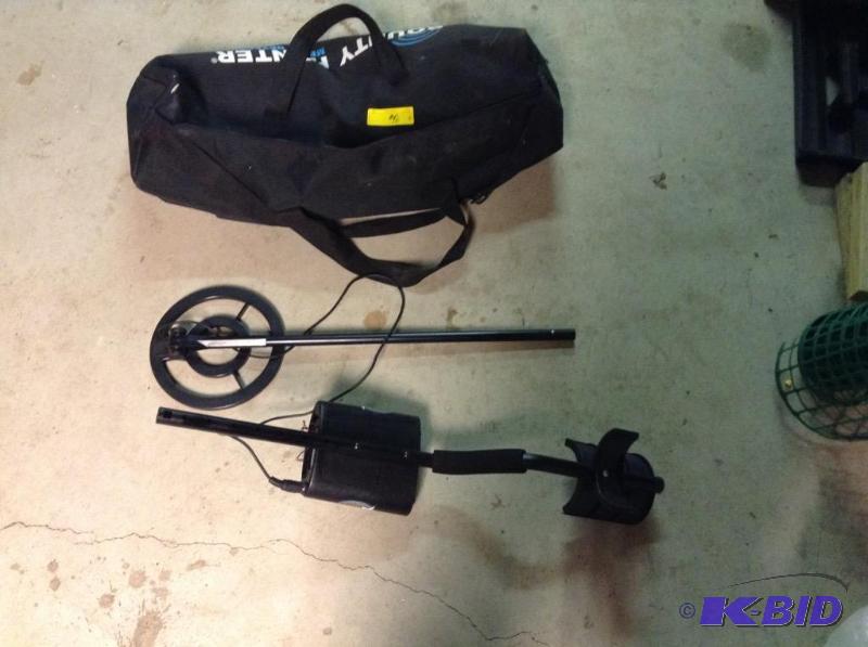 lot 36 image: Bounty Hunter Hobby Metal Detector