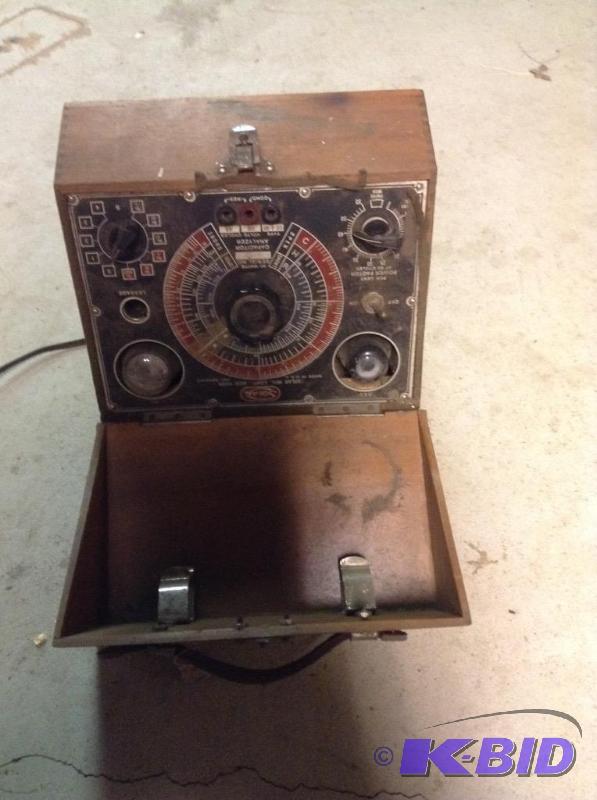 lot 41 image: Vintage Capacitor Analyzer