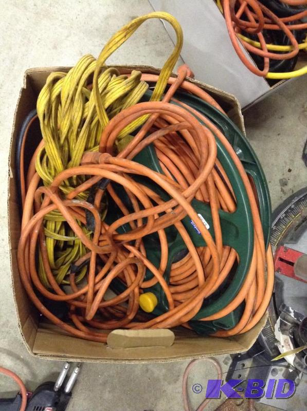 lot 70 image: Large Lot Of Extension Cords