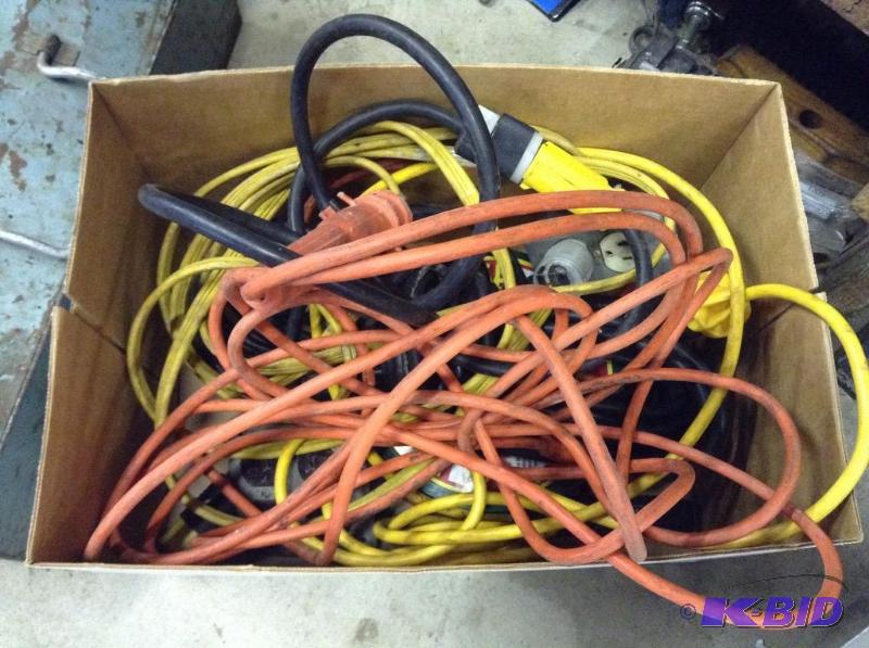 lot 71 image: Large Lot Of Extension Cords