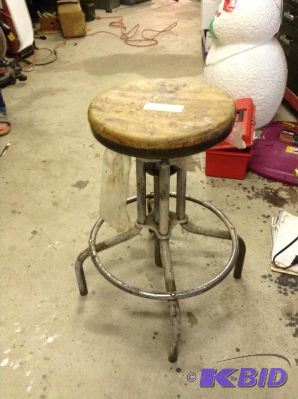 lot 79 image: Sturdy Vintage ShopGarage Stool