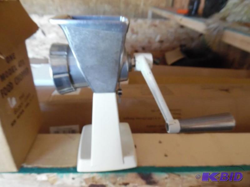 Meat grinder