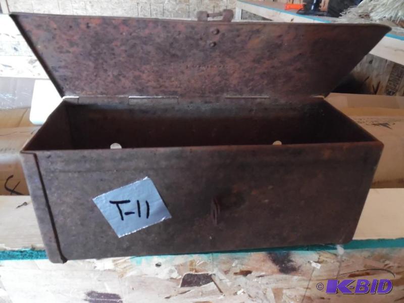 Fordson tractor box