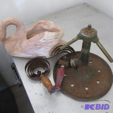 Swan, Sprinkler, Combs