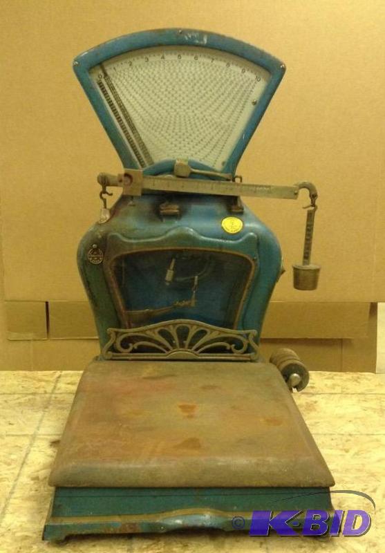 lot 113 image: Vintage Dasco Detroit Automatic Scale