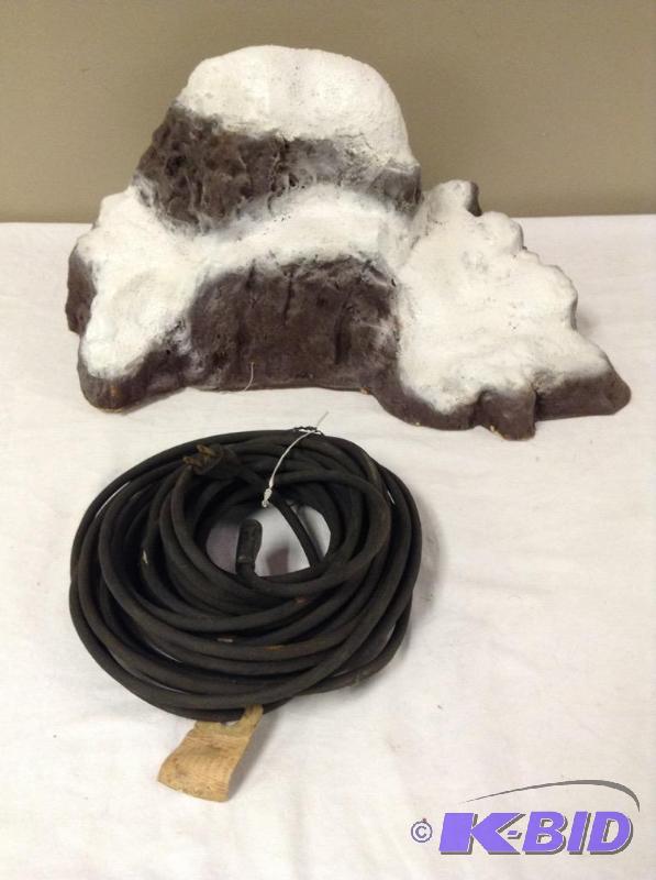 lot 124 image: Railroad Train Mountain & Power Cord