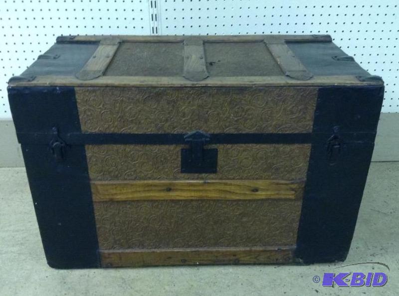 lot 2 image: Nice Old Steamer Trunk
