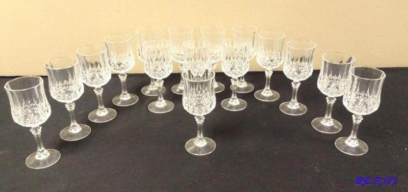 lot 20 image: Set of 16 Crystal Wine Glasses