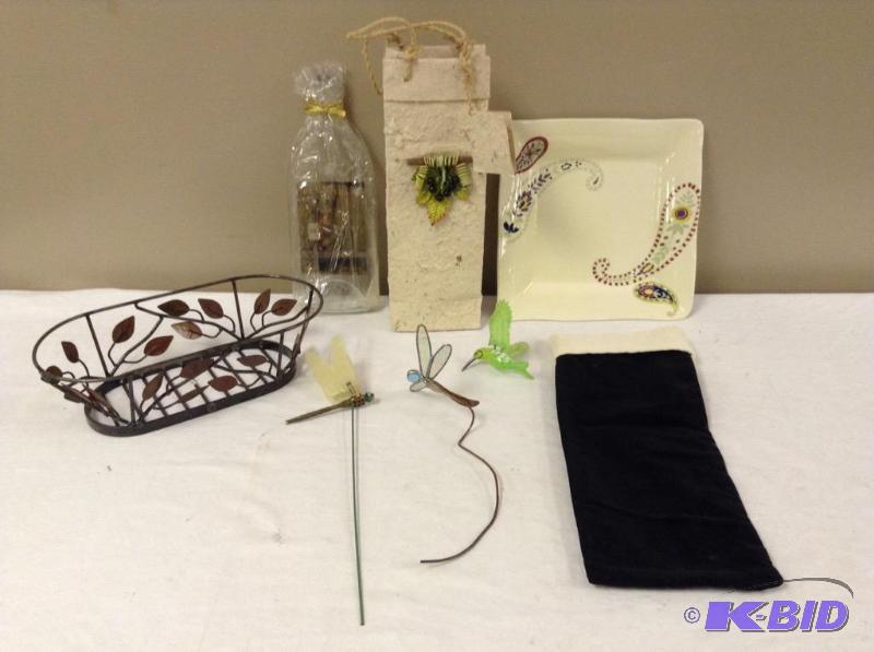 lot 25 image: Miscellaneous Decor Items