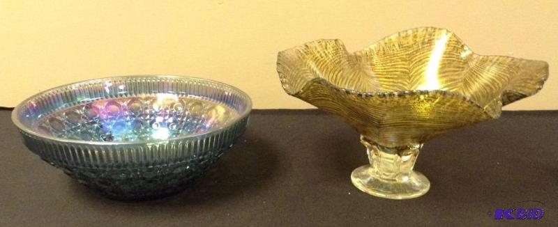 lot 32 image: A Couple of Nice Decorative Glass Bowls