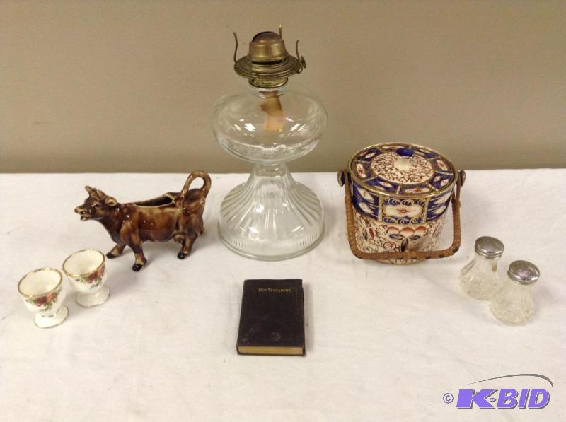 lot 39 image: Lot Vintage Collectibles