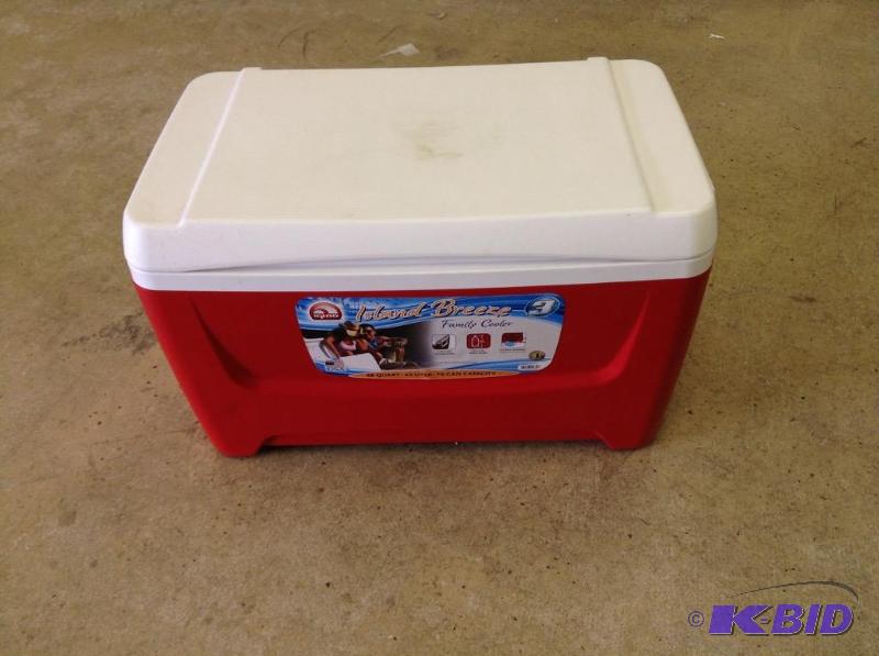 lot 43 image: Igloo Island Breeze 48 Quart Cooler