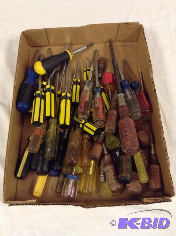 lot 52 image: Assortment Different Size Screwdrivers