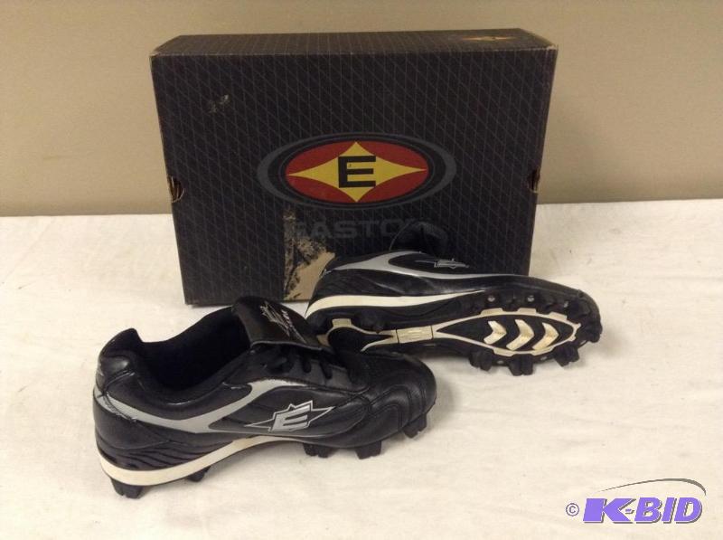 lot 82 image: Womens 8.5 Easton Redline II Low Cleats