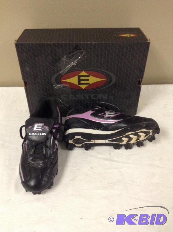 lot 83 image: Womens Easton Redline II Low Cleats 8.5