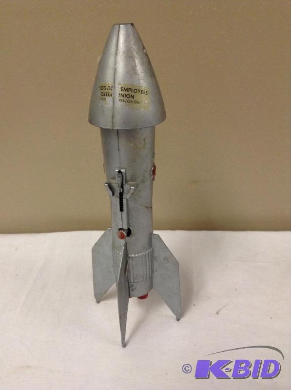 lot 89 image: Metal Spaceship Astro Mfg. Berzac Creation