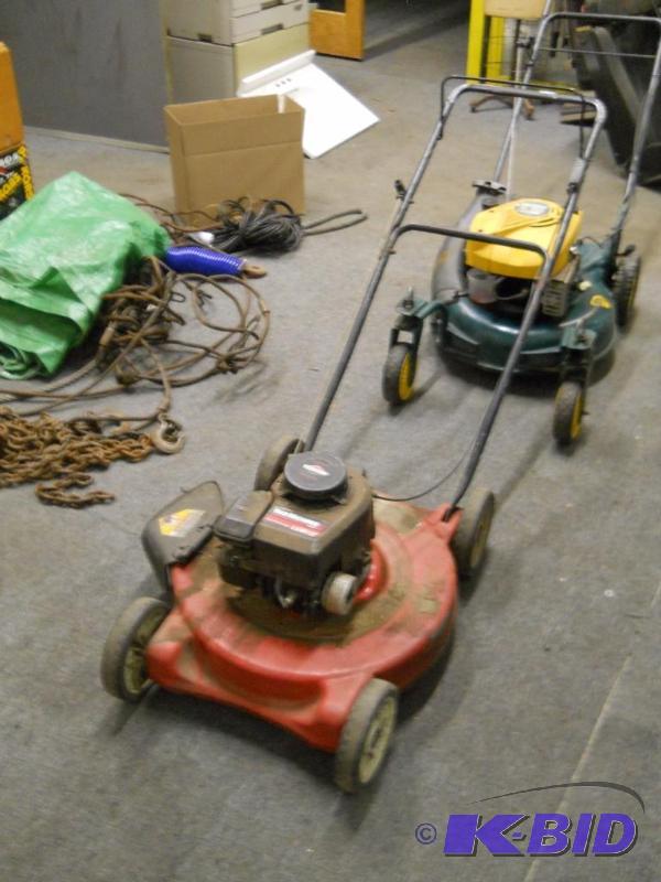 Yard Machines 22 Lawn Mower. 3.5HP.