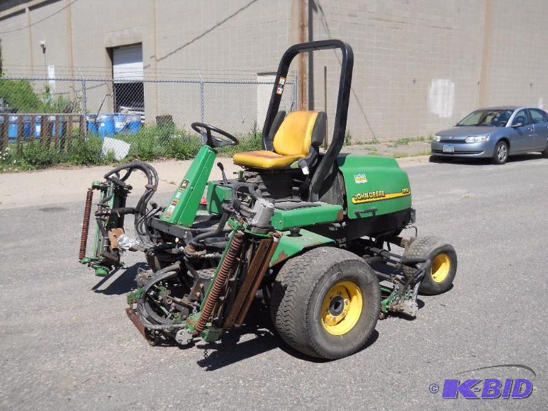 John Deere 3215-B Commercial Reel Mower. Diesel. NO RESERVE