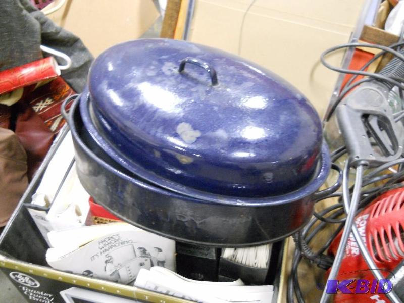 lot 31 image: Roasting Pan.