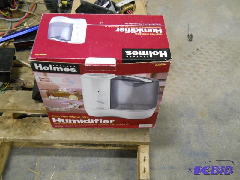 lot 33 image: Holmes Humidifier in Box