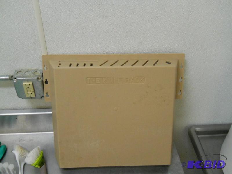 lot 8 image: The Knife Rack. Wall Mounted Knife Holder.