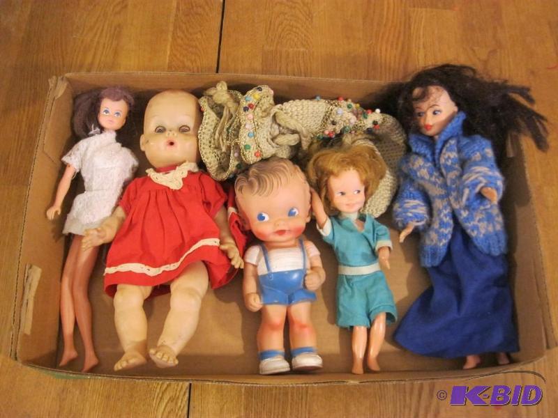 lot 121 image: Lot Of Vintage Dolls....