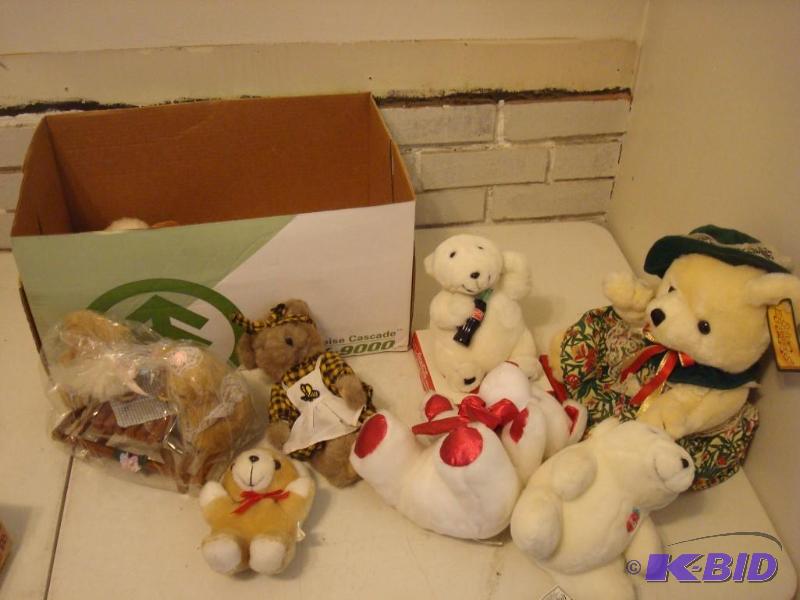 lot 123 image: Lot Of Plush Bears....