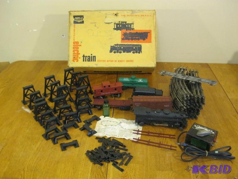 lot 13 image: Vintage Allstate Electric Train Set From Sear...