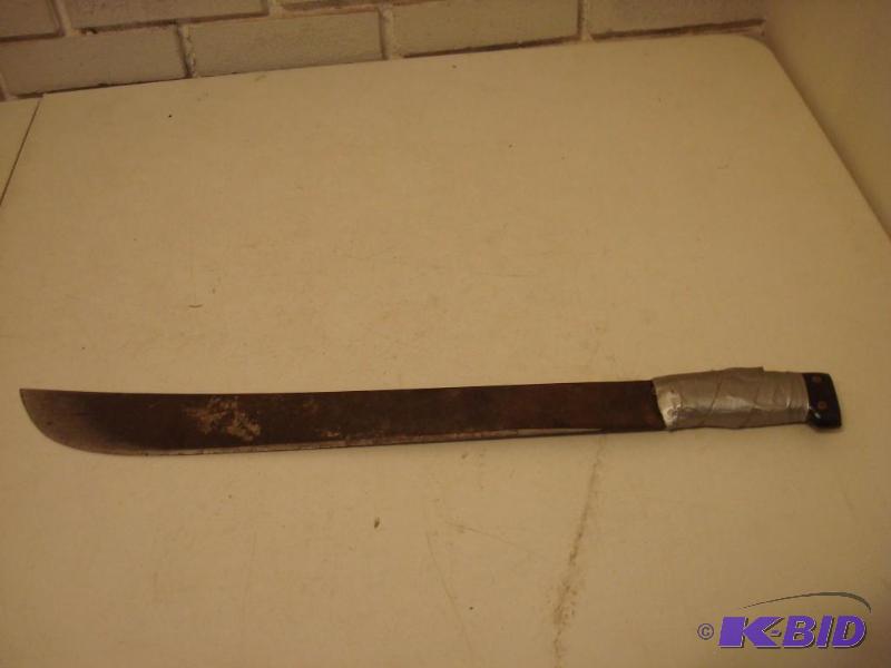 lot 201 image: Machete&nbspWith A Broke Handle...