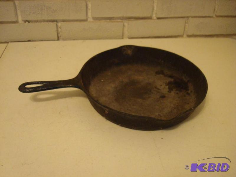 lot 203 image: Griswold Cast Iron Pan...