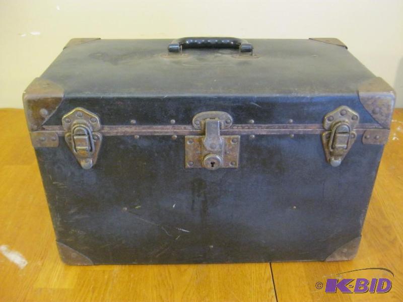lot 211 image: Vintage Travel Chest Case...