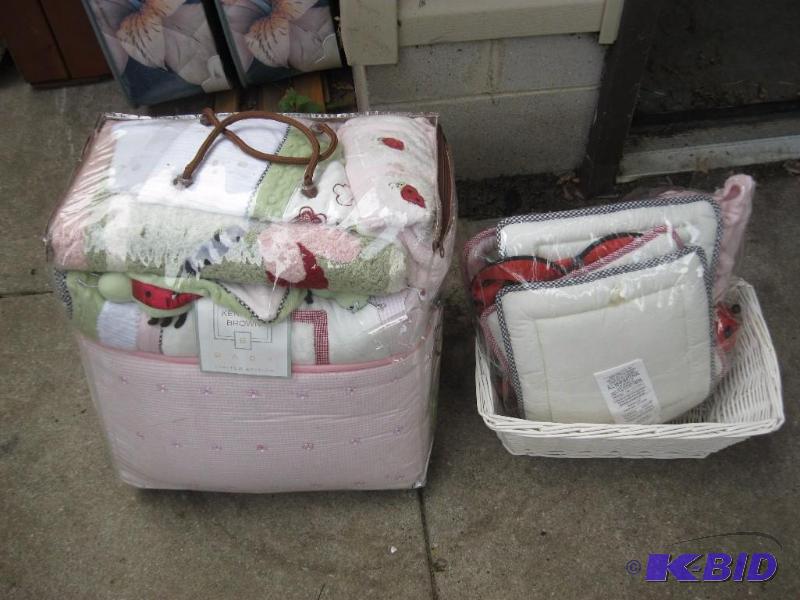 lot 256 image: Lot Of Kids Bedding Items Matching...