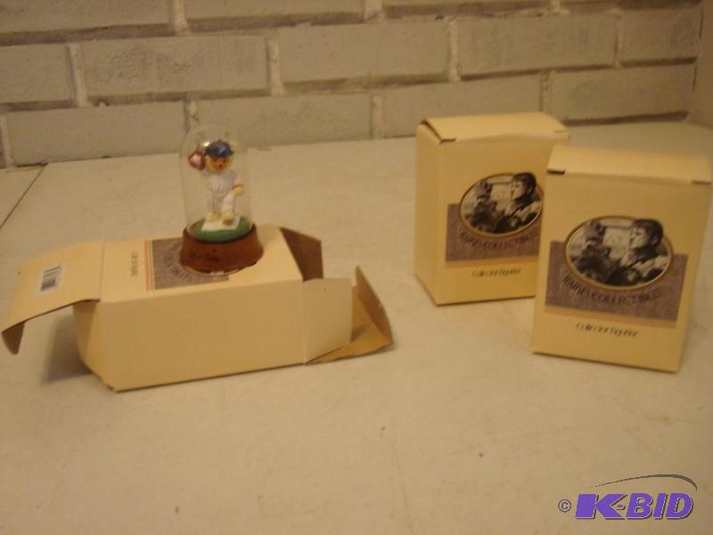 lot 279 image: Mini New Bear Figurines...