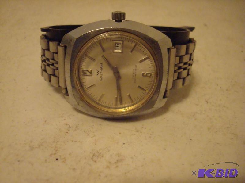 lot 298 image: Waltham 17 Jewel Wrist Watch, Shows Wear, Unt...