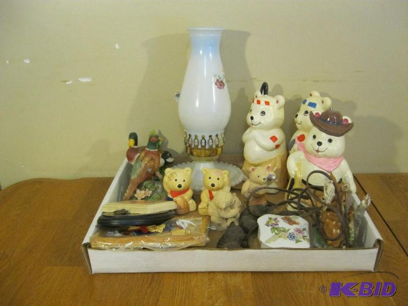 lot 301 image: Lot Of Vintage Figurines...