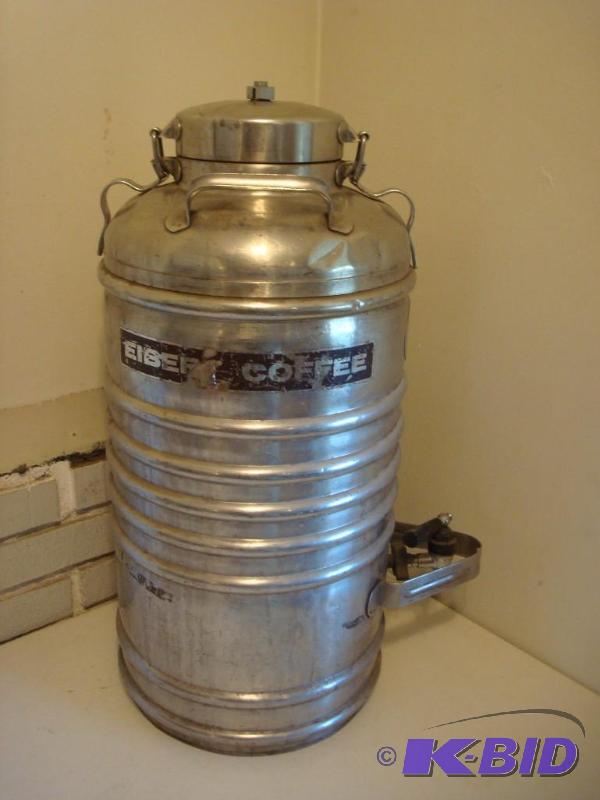 lot 50 image: Commercial Vacuum HotCold Liquid Container. ...