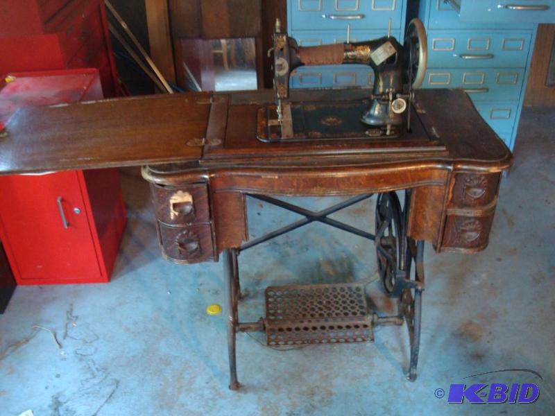 lot 55 image: Antique White USA Sewing Machine With Mechani...