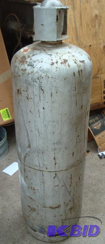 lot 64 image: Large Propane Tank. Has Propane In it But Uns...