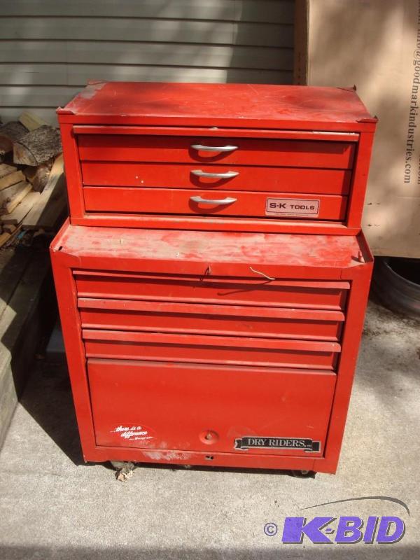 lot 81 image: Rolling Tool Box With Some Misc. Hardware. Ha...