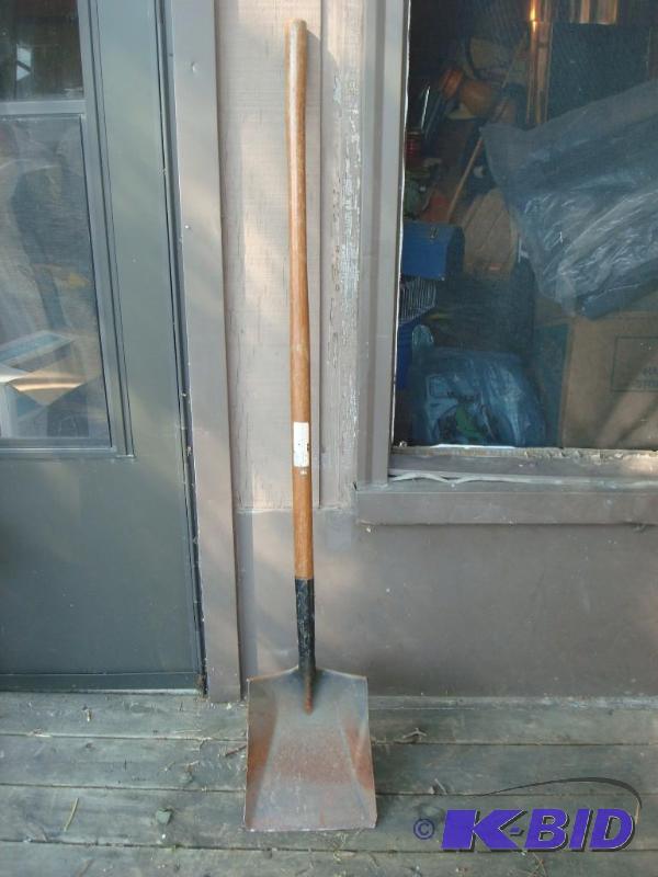 lot 86 image: Square End Shovel....