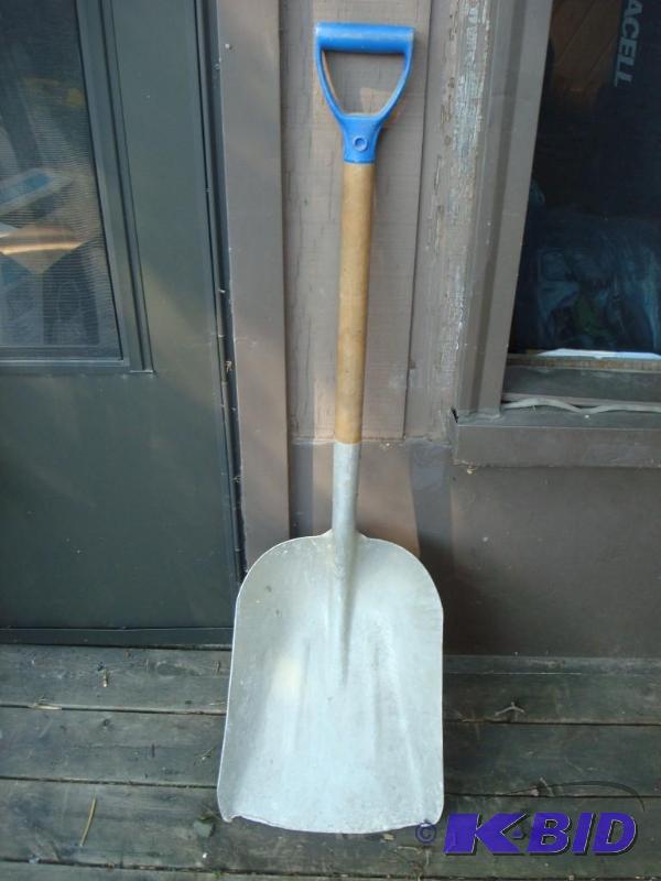 lot 87 image: Scoop Shovel....