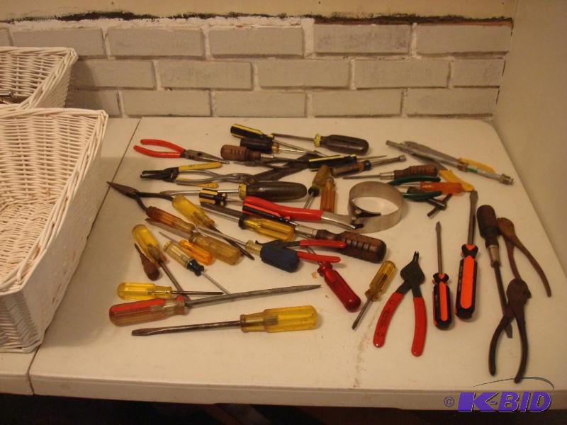 lot 97 image: Lot Of Screw Drivers And Of Misc. Tools....
