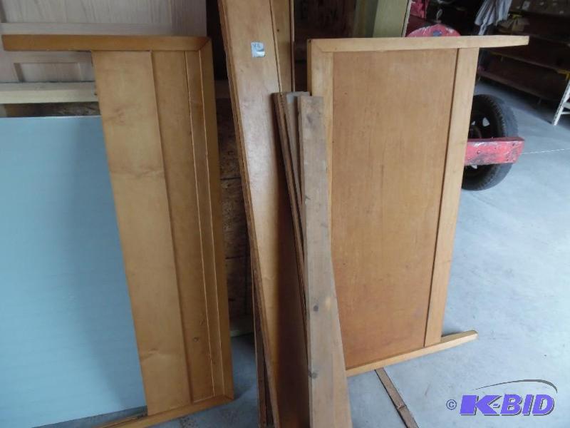 lot 10 image: twin headboard