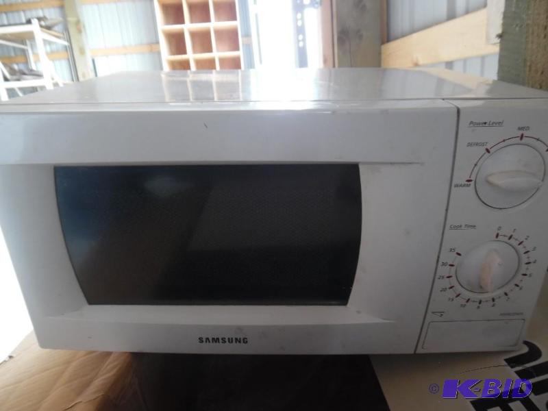 lot 13 image: microwave