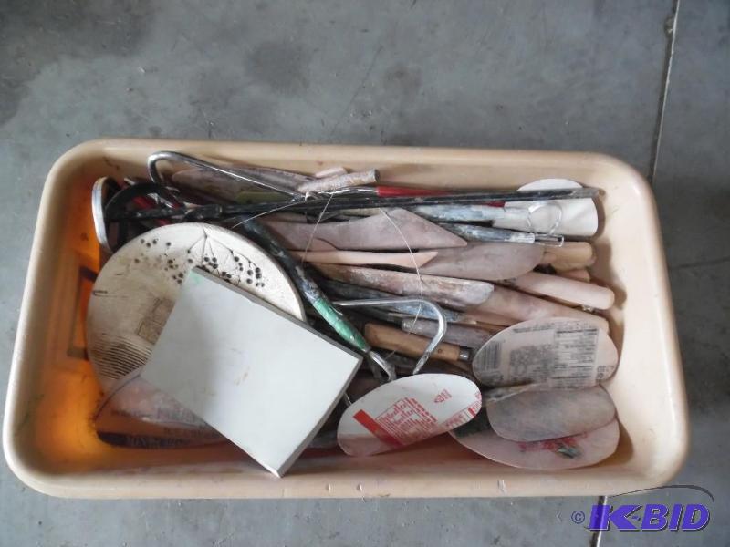 lot 17 image: Pottery tools