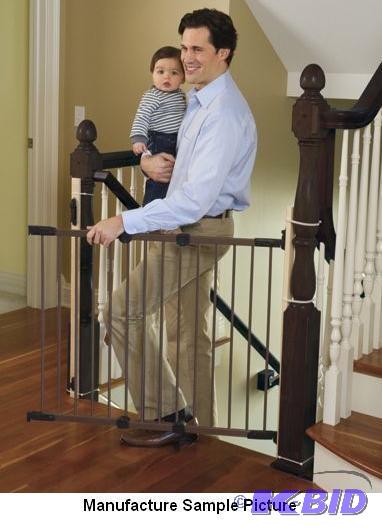 lot 16 image: Safeway Kids Gate - Model G2105CS - Use where...
