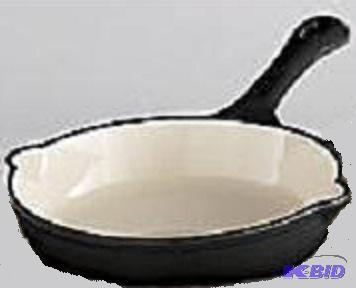 lot 73 image: One Cast Iron 10" Skillet Set - Black - ...