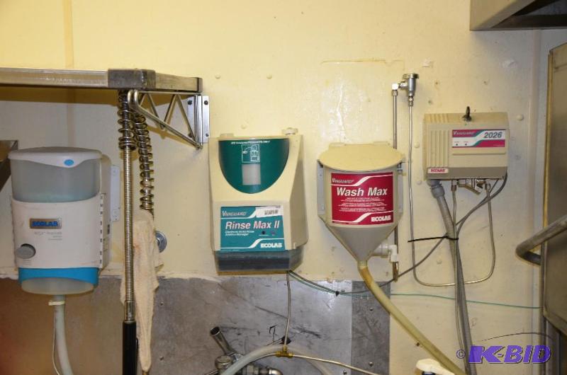 lot 105 image: Qty 4 Dispensers&nbspEcolab -APEX Presoak, ...