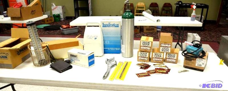lot 110 image: Medical Items, Nebulizer, Oxygen tank, Vintag...