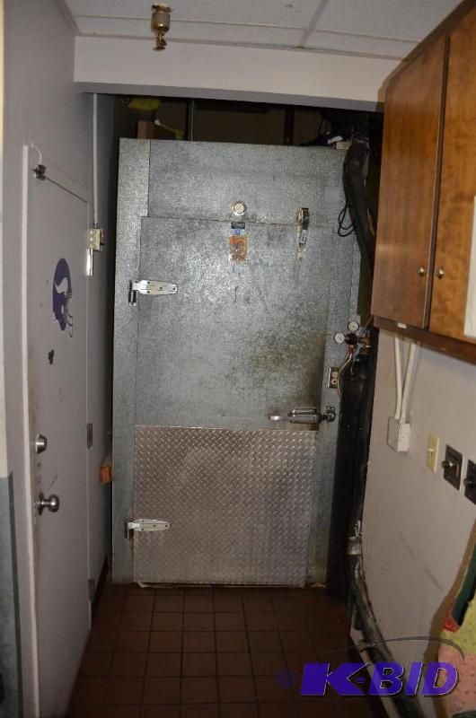 lot 18 image: Tonka (hopkins, mn) Cooler. 100x96x96 Bring t...